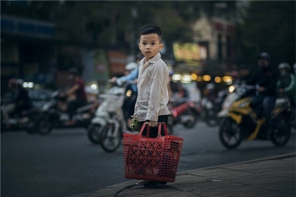 Sự thật bất ngờ về cậu bé đánh giày đang gây bão cộng đồng mạng - Ảnh 21.