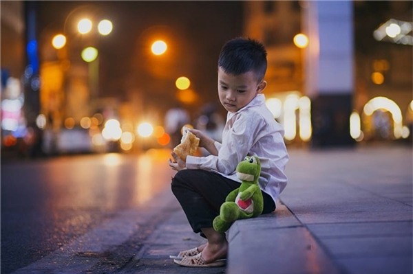 Sự thật bất ngờ về cậu bé đánh giày đang gây bão cộng đồng mạng - Ảnh 6.