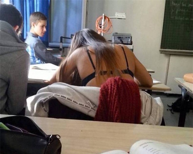 giat minh voi nhung hinh anh "hiem thay" trong lop hoc hinh anh 1