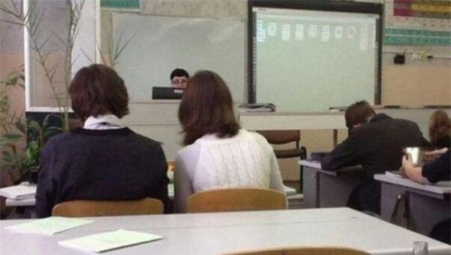 giat minh voi nhung hinh anh "hiem thay" trong lop hoc hinh anh 7