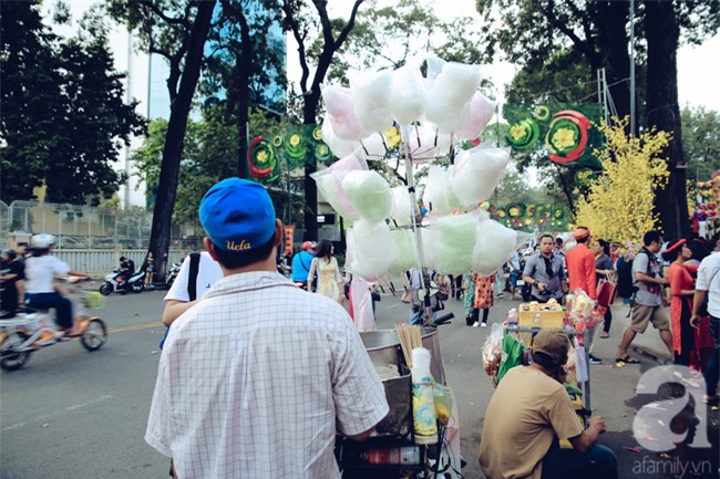 Quê mẹ ơi! Tết này con vẫn không về, cũng bởi vì khổ sở kiếm ăn - Ảnh 2.