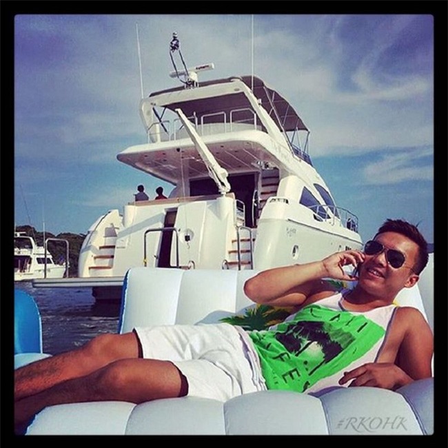 Các cậu ấm cô chiêu châu Á nghỉ lễ sang chảnh đến mức nào? - Ảnh 1.