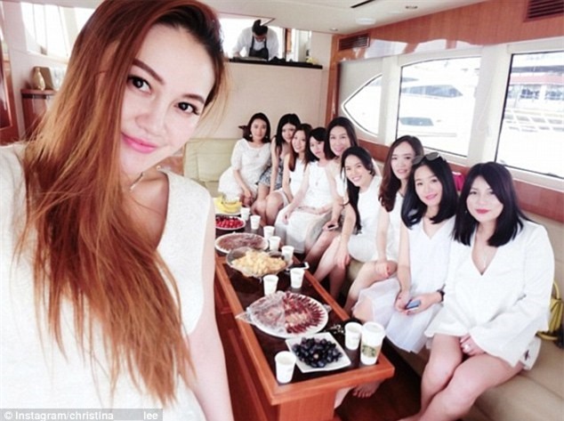 Các cậu ấm cô chiêu châu Á nghỉ lễ sang chảnh đến mức nào? - Ảnh 5.