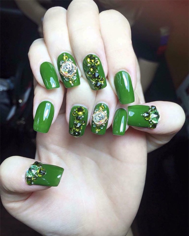 Khoe tóc tai, quần áo xưa rồi! Bây giờ con gái phải khoe móng tay mới đúng mốt! - Ảnh 2.