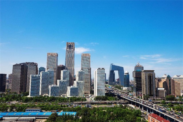 Đây là thị trường có giá nhà đất đắt đỏ nhất Trung Quốc đại lục. Theo Ủy ban Thành phố Nhà ở và Phát triển Đô thị - Nông thôn, giá nhà trung bình ở Bắc Kinh bây giờ là 5.820 USD/m2.