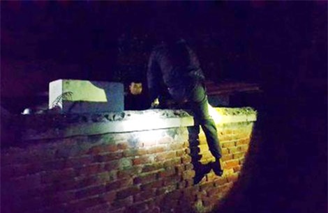 Thăng trong buổi thực nghiệm điều tra.