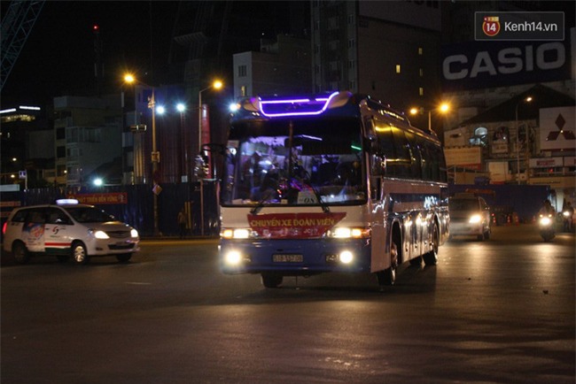 Chuyện đời, tình người trên chuyến xe 0 đồng đưa người nghèo mưu sinh ở Sài Gòn về quê ăn Tết - Ảnh 2.