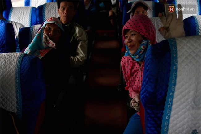 Chuyện đời, tình người trên chuyến xe 0 đồng đưa người nghèo mưu sinh ở Sài Gòn về quê ăn Tết - Ảnh 4.