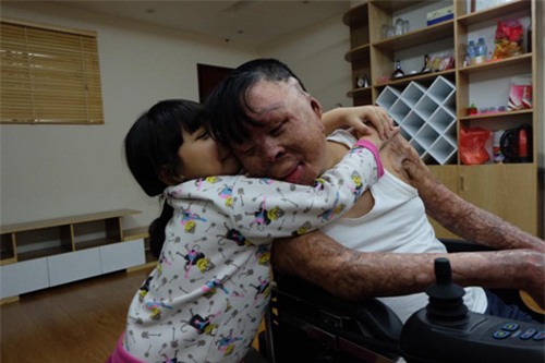 gap chien si duy nhat song sot sau vu may bay roi o hoa lac truoc them nam moi 2017 - 2