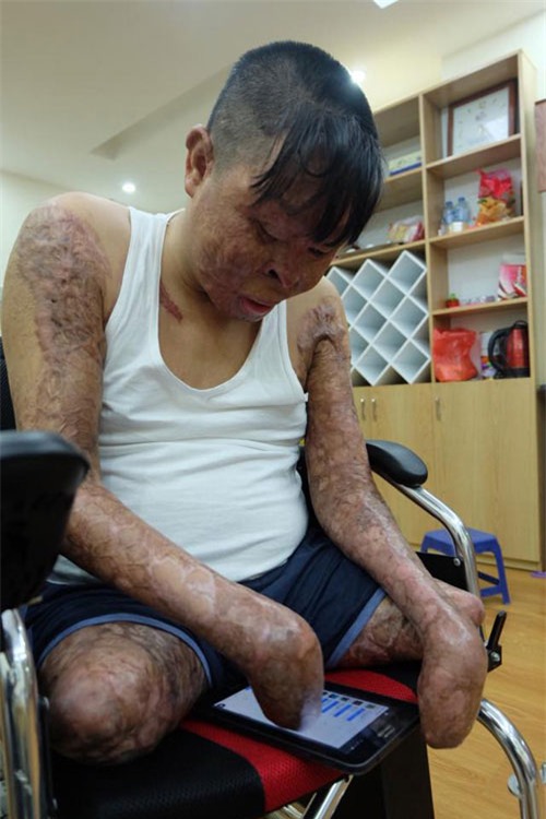 gap chien si duy nhat song sot sau vu may bay roi o hoa lac truoc them nam moi 2017 - 4