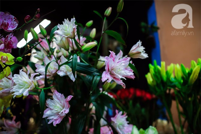 Hà Nội: Chi 72 triệu để mua hoa tươi nhập khẩu đủ tiêu chí độc và đẹp về chơi Tết - Ảnh 20.