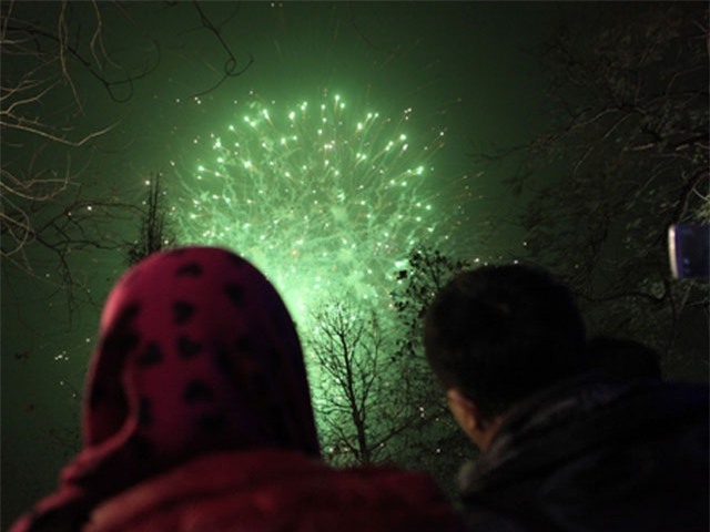 giao thua nam dinh dau khong nen ra duong vi gio xau? hinh anh 1