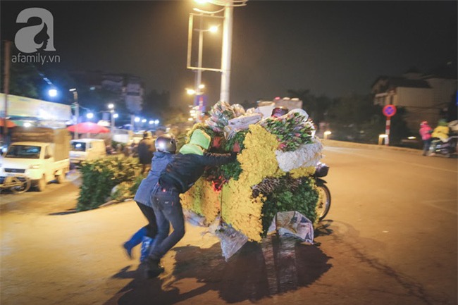 Những khoảnh khắc ngọt ngào ấm áp trong ngày cuối cùng của năm trước lúc giao thừa - Ảnh 16.