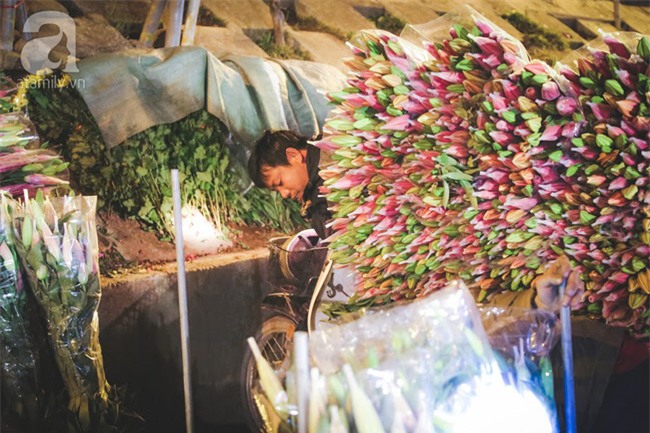 Những khoảnh khắc ngọt ngào ấm áp trong ngày cuối cùng của năm trước lúc giao thừa - Ảnh 17.