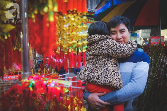 Những khoảnh khắc ngọt ngào ấm áp trong ngày cuối cùng của năm trước lúc giao thừa - Ảnh 7.