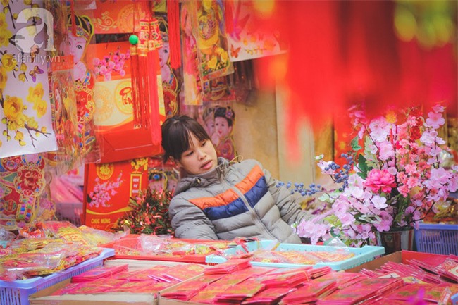 Những khoảnh khắc ngọt ngào ấm áp trong ngày cuối cùng của năm trước lúc giao thừa - Ảnh 9.