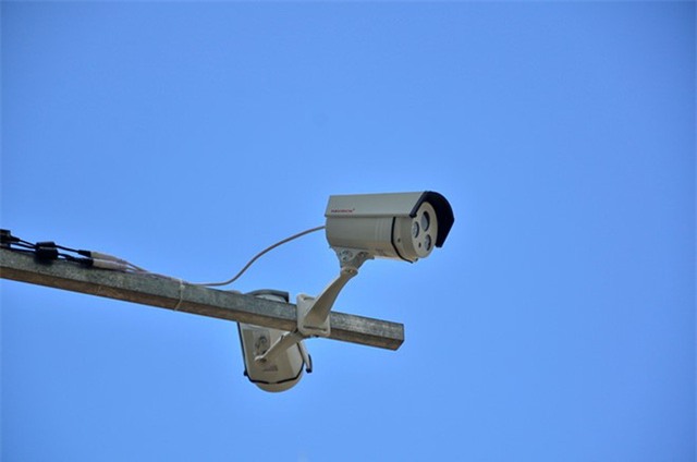 Hệ thống camera dày đặc ở đường hoa. Ảnh: N.T.