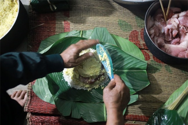 ngay cuoi nam tai nha nguoi phu nu mot minh nuoi 14 dua con o hn - 11