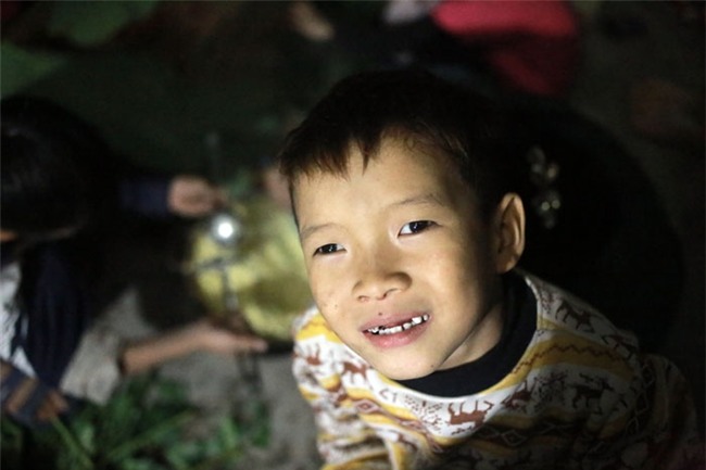 ngay cuoi nam tai nha nguoi phu nu mot minh nuoi 14 dua con o hn - 7