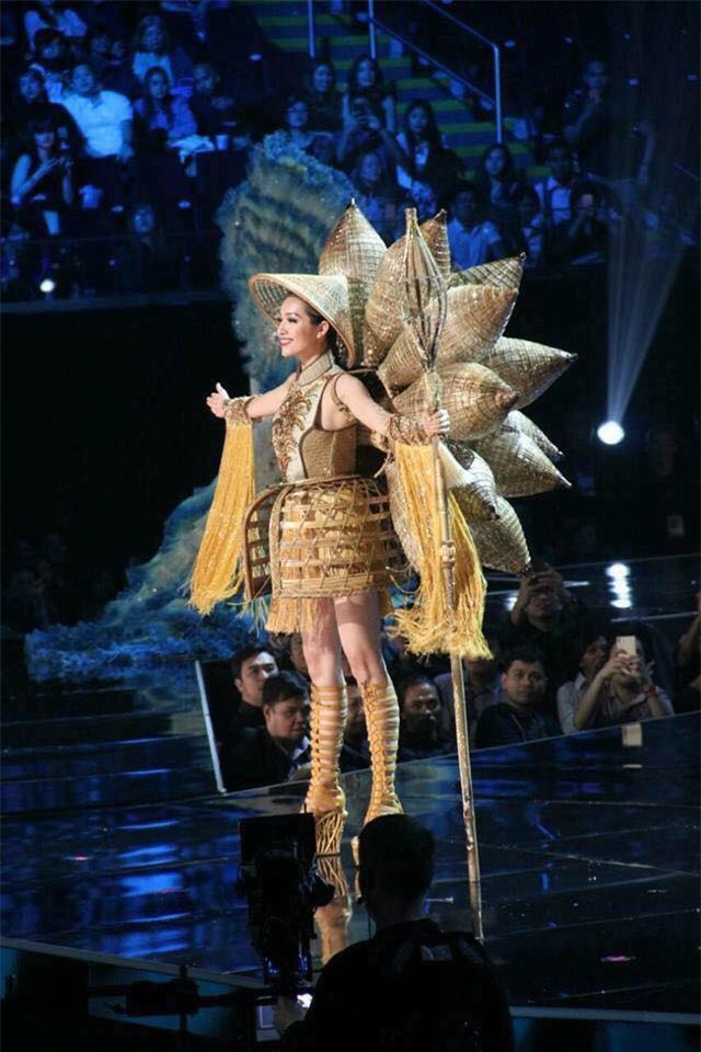 le hang chinh phuc fans khi toa sang tai ban ket hoa hau hoan vu - 3