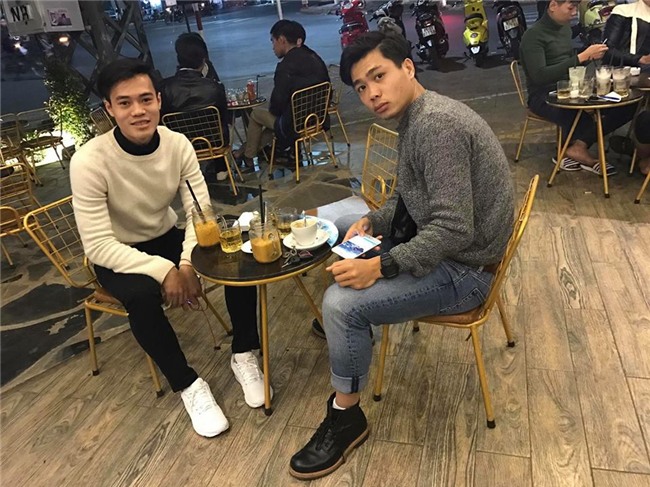 Công Phượng ăn tết: Vừa chất, vừa... bẻ ngô