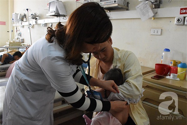 Tạm gác chuyện gia đình, những người phụ nữ này vẫn âm thầm làm việc trước thời khắc giao thừa - Ảnh 4.