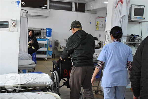 Tạm gác chuyện gia đình, những người phụ nữ này vẫn âm thầm làm việc trước thời khắc giao thừa - Ảnh 7.