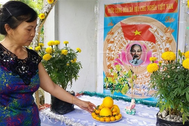 Ca huyen dung ban tho Bac Ho don Tet hinh anh 1