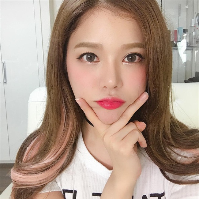 Chọn màu son đúng chuẩn cho 3 ngày đầu xuân đón Tết - Ảnh 2.