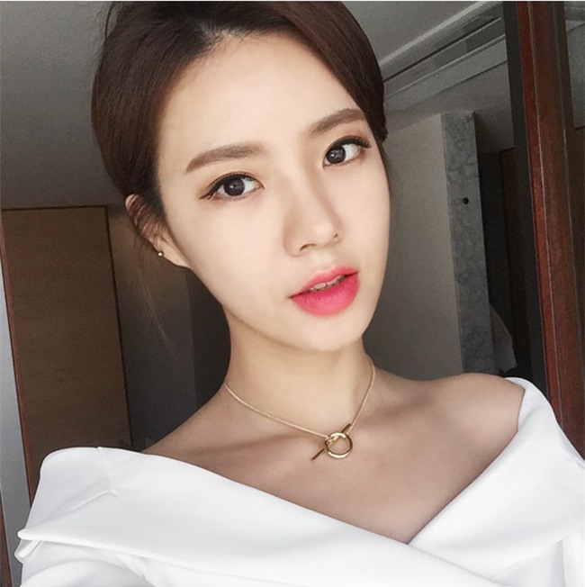 Chọn màu son đúng chuẩn cho 3 ngày đầu xuân đón Tết - Ảnh 3.