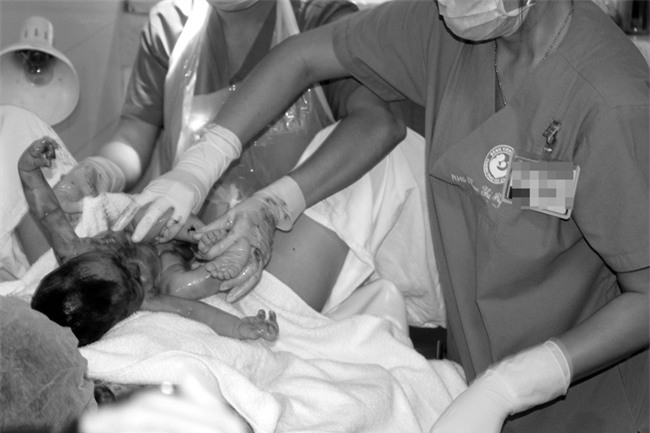 Có 5 bé trai, 1 bé gái sinh ra đúng thời khắc giao thừa tại BV Từ Dũ - Ảnh 10.