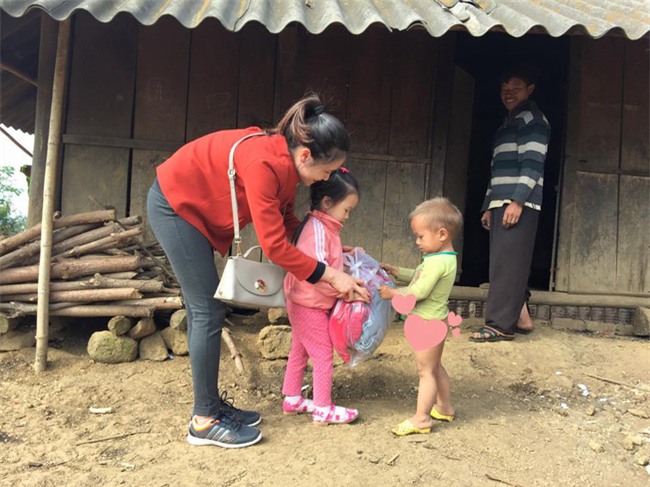 Cô bé 3 tuổi khiến người lớn kinh ngạc khi nói “Chúc mừng năm mới” bằng 11 thứ tiếng - Ảnh 11.