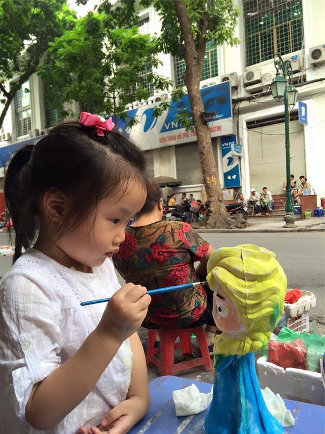 Cô bé 3 tuổi khiến người lớn kinh ngạc khi nói “Chúc mừng năm mới” bằng 11 thứ tiếng - Ảnh 12.