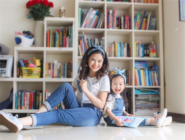 Cô bé 3 tuổi khiến người lớn kinh ngạc khi nói “Chúc mừng năm mới” bằng 11 thứ tiếng - Ảnh 4.