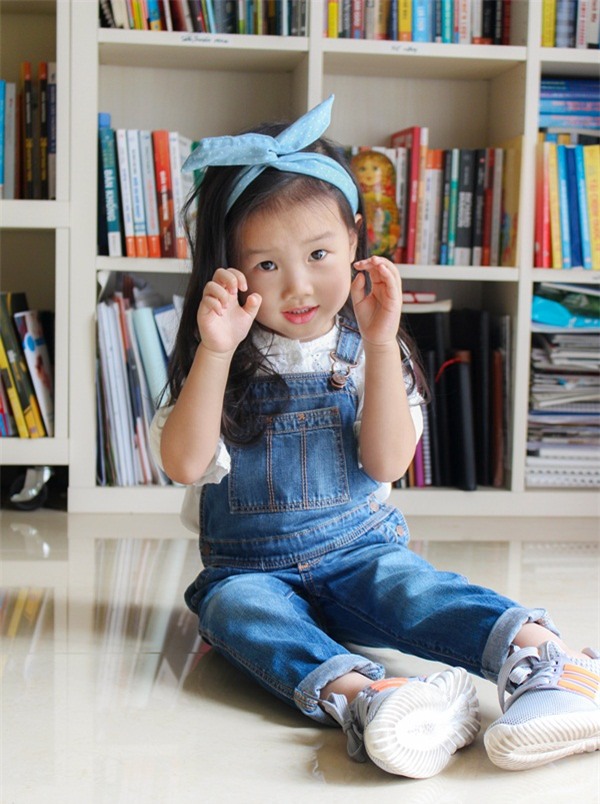 Cô bé 3 tuổi khiến người lớn kinh ngạc khi nói “Chúc mừng năm mới” bằng 11 thứ tiếng - Ảnh 9.