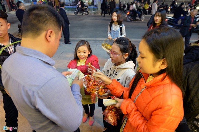 Nguoi Ha Noi di chua, mua muoi may man dau nam hinh anh 11