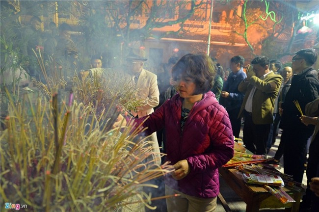 Nguoi Ha Noi di chua, mua muoi may man dau nam hinh anh 4