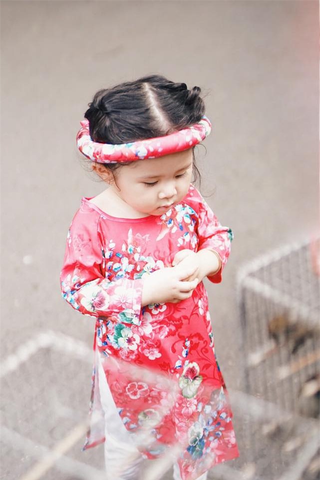 Khi các bé xúng xính trong tà áo dài ngày Tết, mẹ như thấy cả mùa xuân - Ảnh 4.