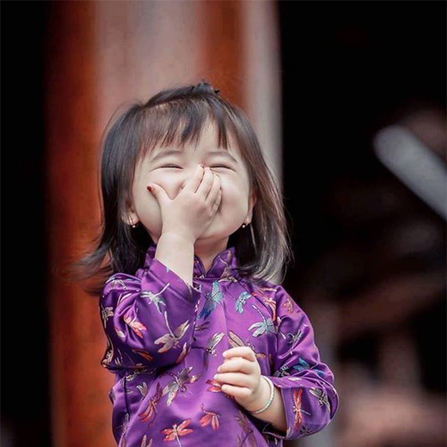 Khi các bé xúng xính trong tà áo dài ngày Tết, mẹ như thấy cả mùa xuân - Ảnh 36.