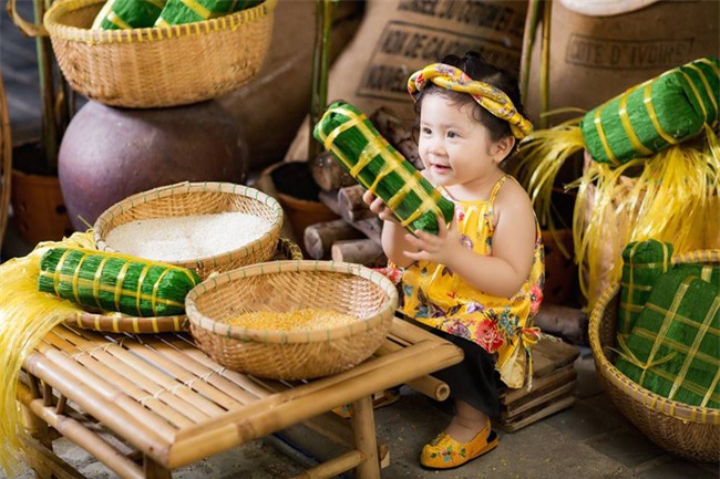 Khi các bé xúng xính trong tà áo dài ngày Tết, mẹ như thấy cả mùa xuân - Ảnh 5.
