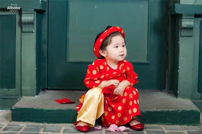 Khi các bé xúng xính trong tà áo dài ngày Tết, mẹ như thấy cả mùa xuân - Ảnh 8.