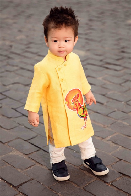 Khi các bé xúng xính trong tà áo dài ngày Tết, mẹ như thấy cả mùa xuân - Ảnh 42.