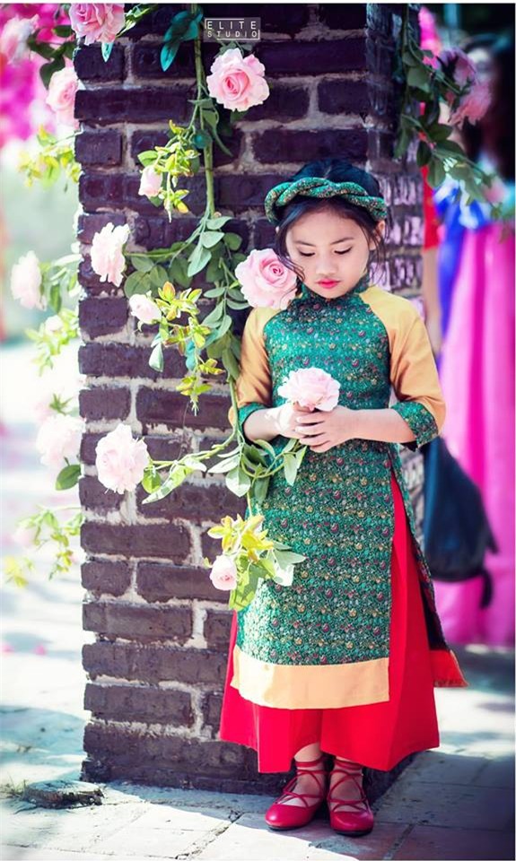 Khi các bé xúng xính trong tà áo dài ngày Tết, mẹ như thấy cả mùa xuân - Ảnh 43.