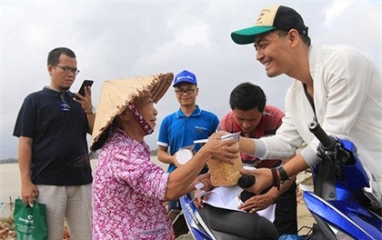 sao Việt, hành động đẹp của sao Việt, sao Việt hành động đẹp nhất, MC Phan Anh, ca sĩ Mỹ Tâm