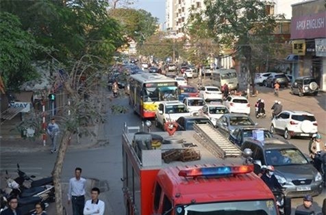 Quen tat nen khi di choi, can nha chay rui vao mong 1 Tet hinh anh 12