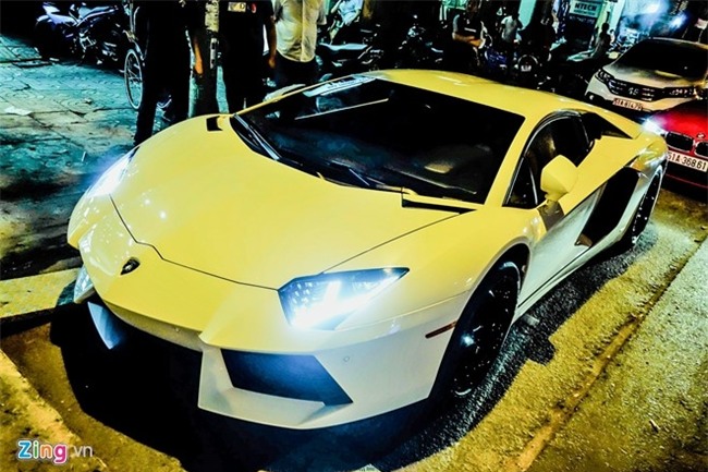 Dem sieu xe Lamborghini tu Da Nang vao Sai Gon do choi Tet hinh anh 2