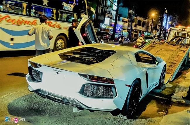 Dem sieu xe Lamborghini tu Da Nang vao Sai Gon do choi Tet hinh anh 3