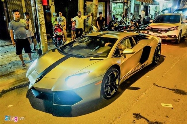 Dem sieu xe Lamborghini tu Da Nang vao Sai Gon do choi Tet hinh anh 5