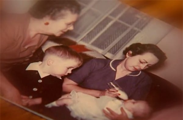 Người đàn ông tìm thấy đứa trẻ bị bỏ rơi trong rừng, 58 năm sau, điều kỳ diệu đã xảy ra - Ảnh 4.