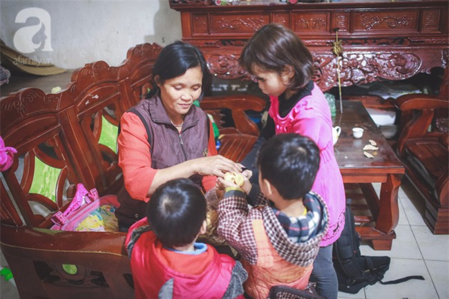 Cái Tết đầu tiên vắng chồng của người phụ nữ có 14 đứa con sống giữa Hà Nội - Ảnh 1.